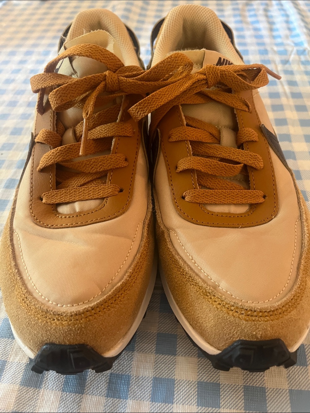 Nike women’s Waffle debut sneakers “ sesame colorway - Picture 2 of 6